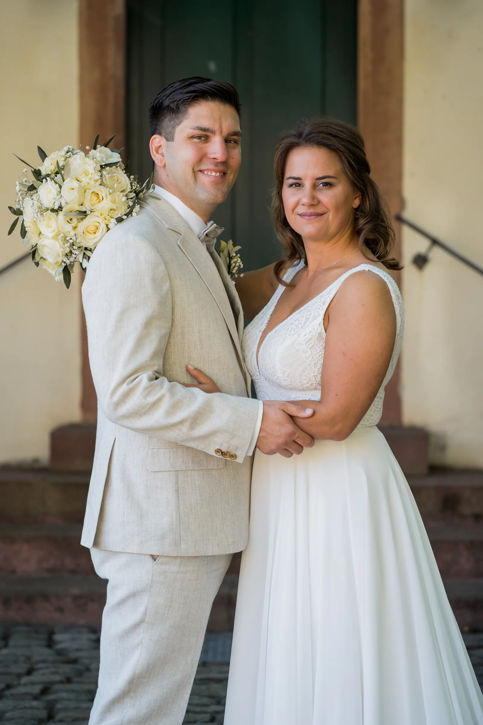 Portrait von Aylien und Lukas vor dem Hofgut Habitzheim