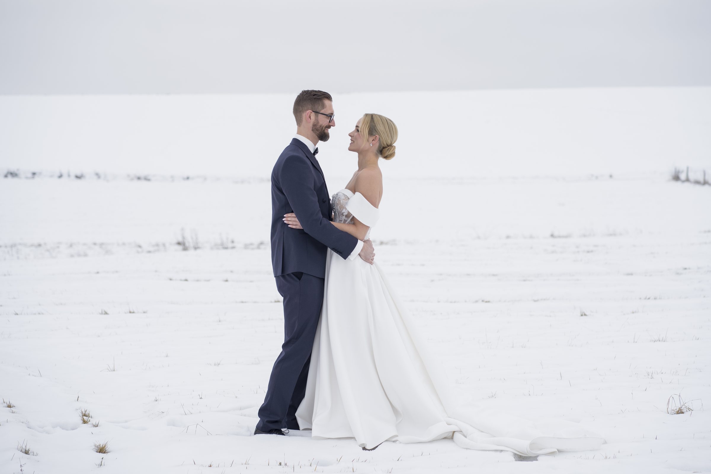 Winterliches Paarshooting von Lisa und Yannick im Schnee bei Fulda